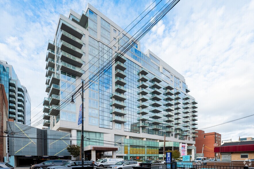 133-36 39th Ave, Flushing, NY à louer - Photo principale - Image 1 de 43