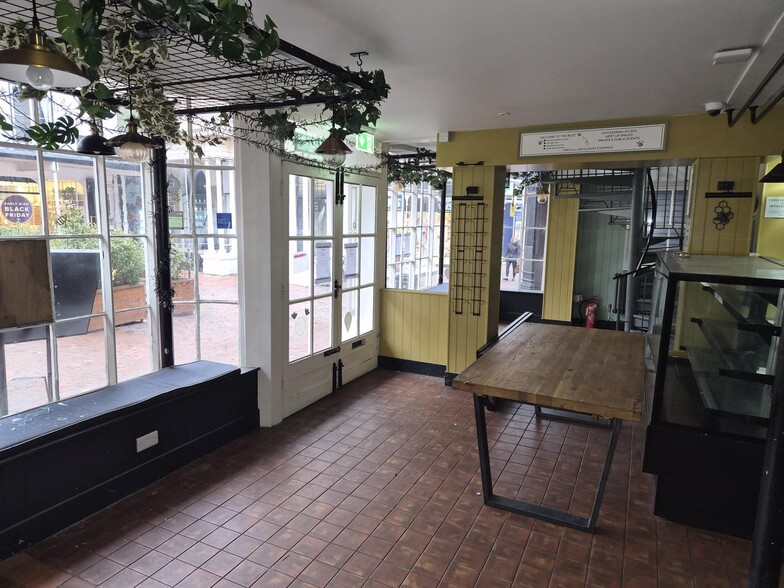 7 The Pantiles, Tunbridge Wells for lease - Building Photo - Image 2 of 11