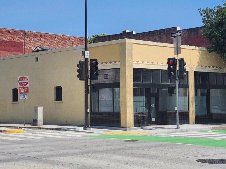 42-44 N Marengo Ave, Pasadena, CA à vendre - Photo du bâtiment - Image 2 de 10