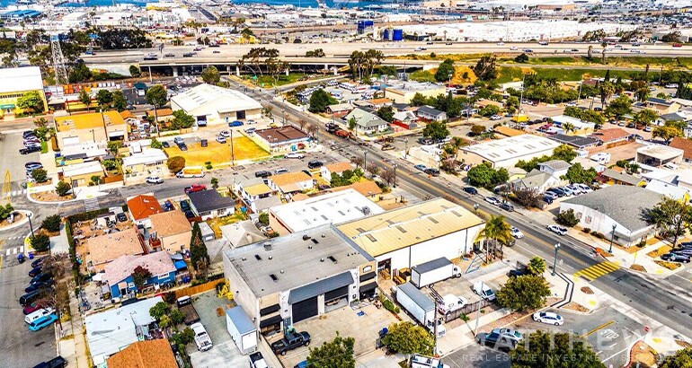 320 Civic Center Dr, National City, CA à vendre - Photo du bâtiment - Image 2 de 3