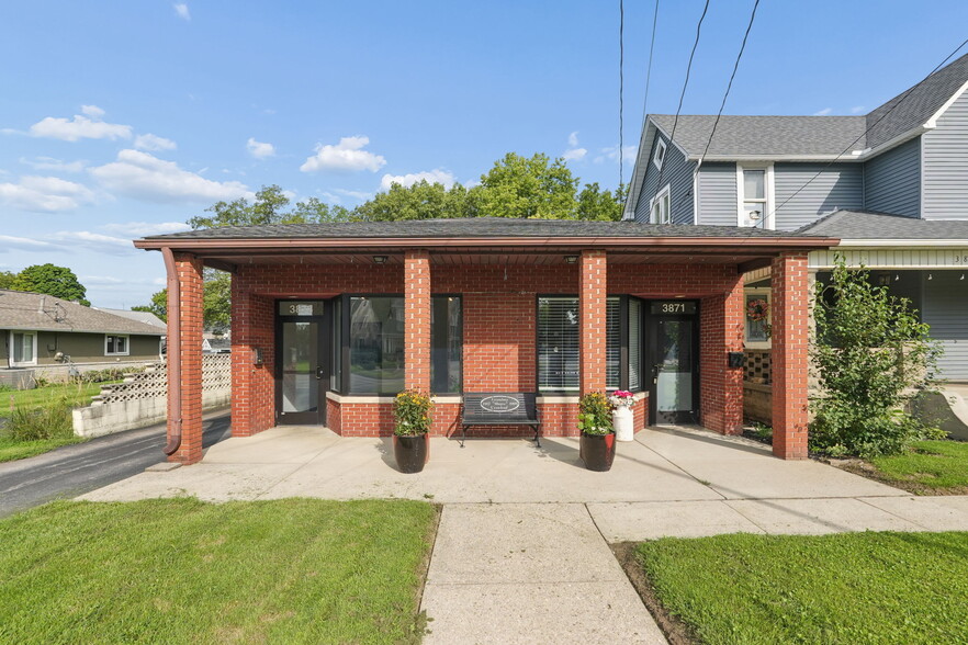 3869-3871 Broadway, Grove City, OH for lease - Building Photo - Image 1 of 15