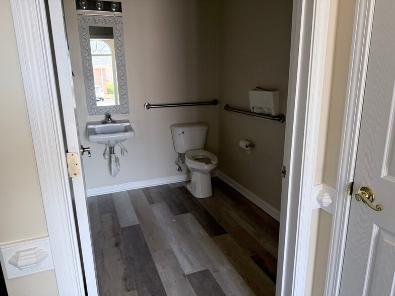 1253 SW Commercial Dr, Conyers, GA à louer - Photo du bâtiment - Image 3 de 15