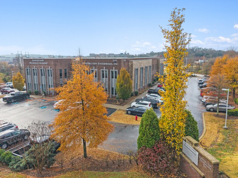 2179 Edward Curd Ln, Franklin, TN à vendre - Photo du bâtiment - Image 2 de 72