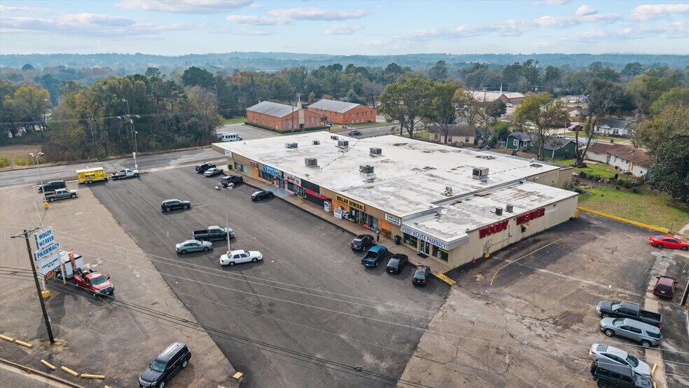 2726 W Gentry Pky, Tyler, TX à vendre - Photo du bâtiment - Image 2 de 8