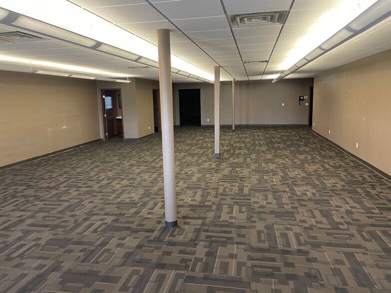 205-209 Main Ave E, West Fargo, ND for lease - Building Photo - Image 3 of 7