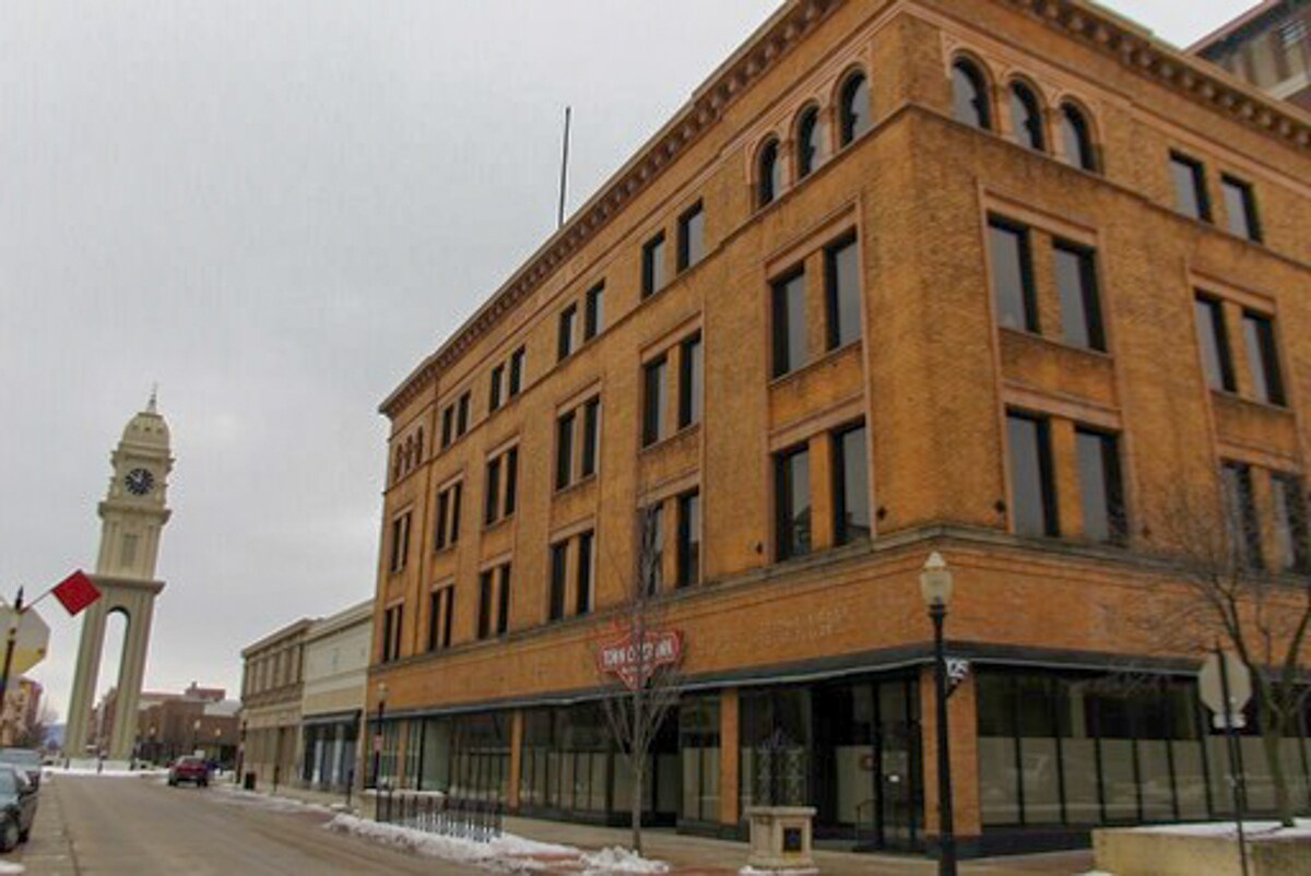 799 Main St, Dubuque, IA à louer Photo du bâtiment- Image 1 de 18