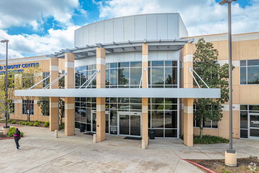 7830 W Grand Pky S, Richmond, TX à louer - Photo du bâtiment - Image 3 de 22