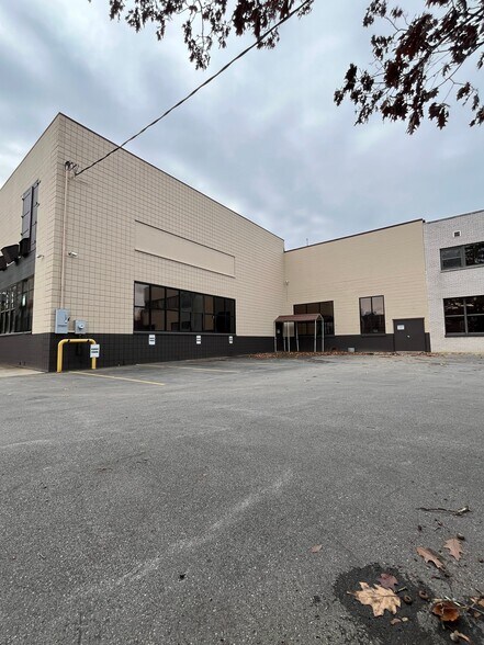 1425 University Ave, Rochester, NY à louer - Photo du bâtiment - Image 3 de 22