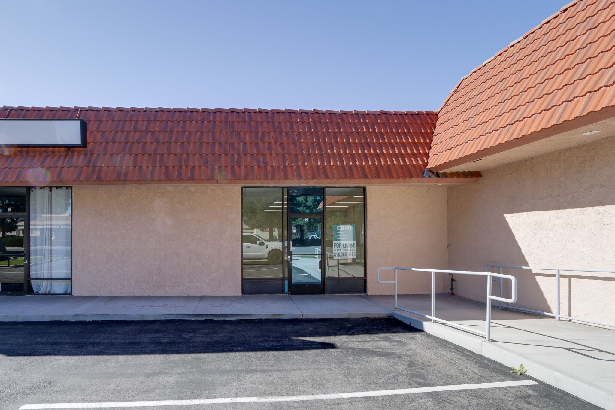 1951 N Sequoia Ave, Simi Valley, CA for lease Interior Photo- Image 1 of 5
