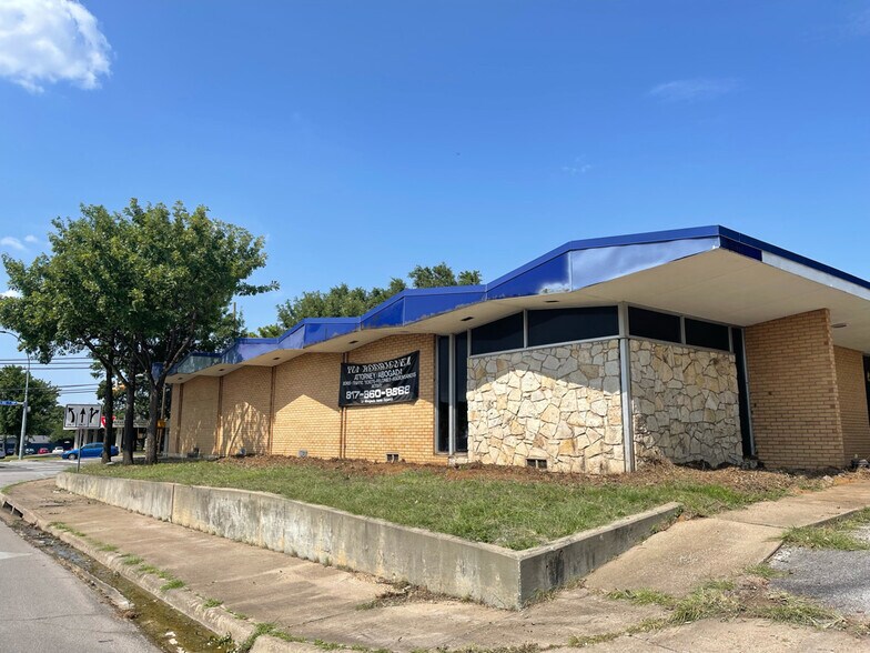 1116 W Randol Mill Rd, Arlington, TX à louer - Photo du bâtiment - Image 2 de 2