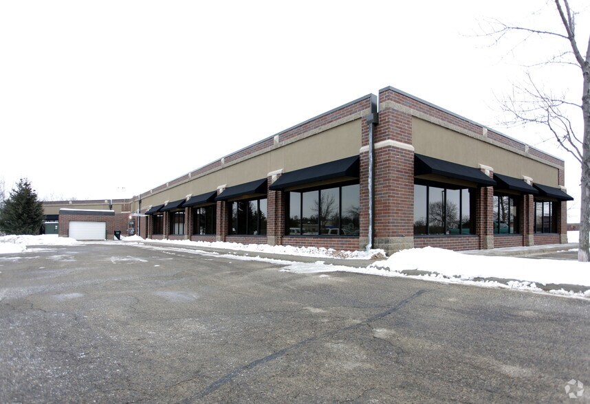 8380 City Centre Dr, Woodbury, MN à louer - Photo du bâtiment - Image 3 de 5