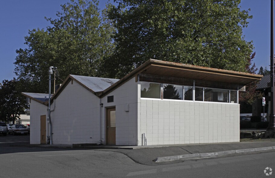 17211 15th Ave NE, Shoreline, WA à vendre - Photo du bâtiment - Image 2 de 3