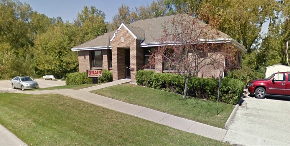 1540 Midland Ct NE, Cedar Rapids, IA for lease - Building Photo - Image 2 of 8