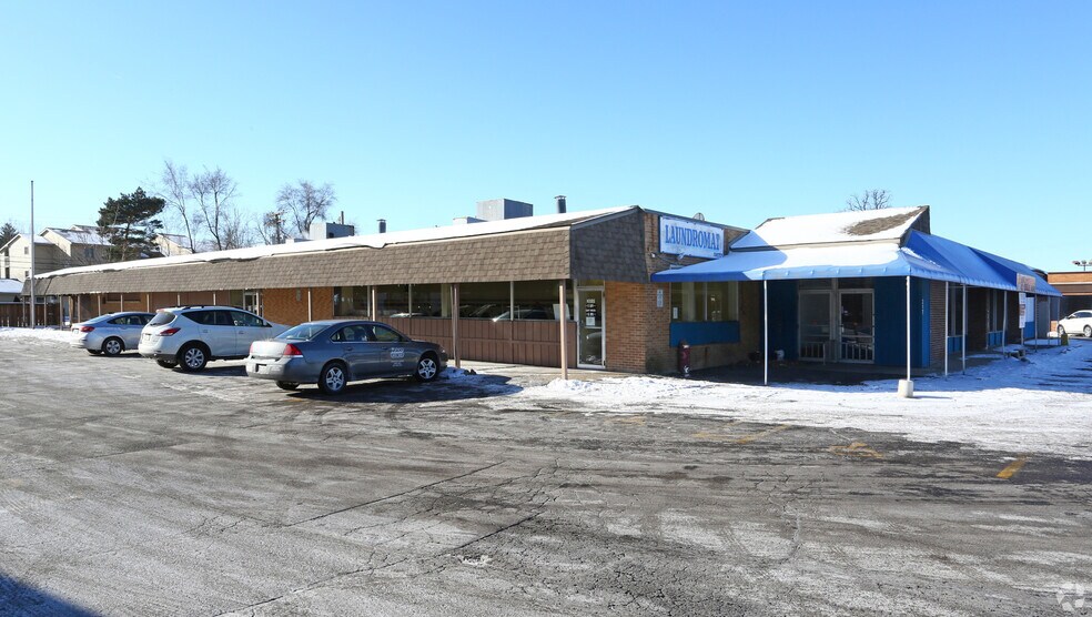 223 E State Rd, Island Lake, IL à vendre - Photo du bâtiment - Image 3 de 4