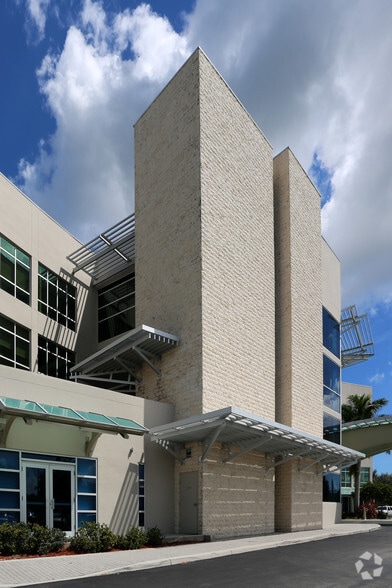 1050 SE Monterey Rd, Stuart, FL for lease - Building Photo - Image 3 of 48