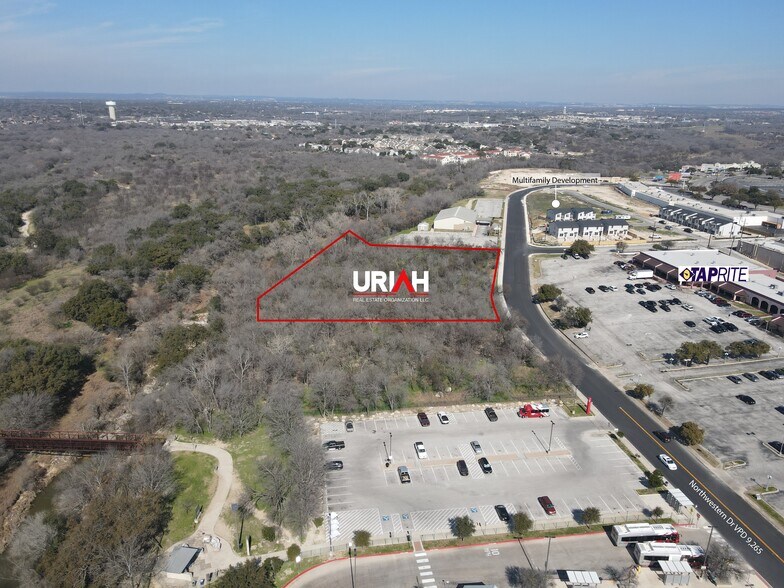 2-acre lot on Northwestern Dr, San Antonio, TX à vendre - Photo du bâtiment - Image 2 de 14