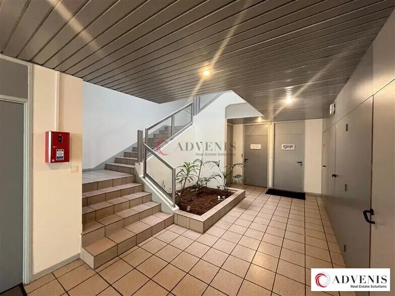 Bureau dans Bruges à louer - Hall d’entrée - Image 2 de 9