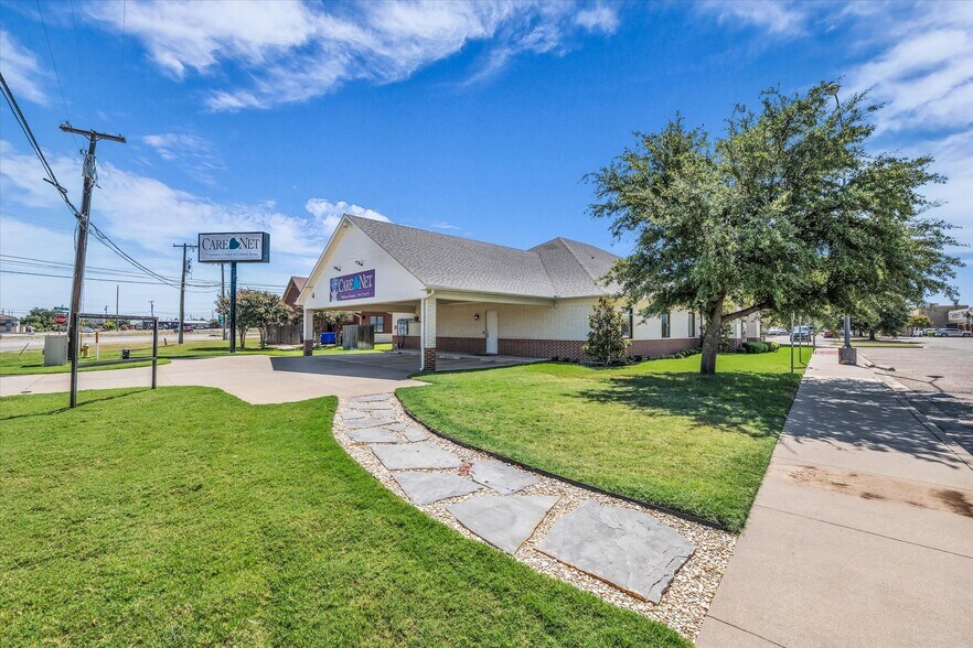 7110 Sanger Ave, Waco, TX à louer - Photo du bâtiment - Image 2 de 11