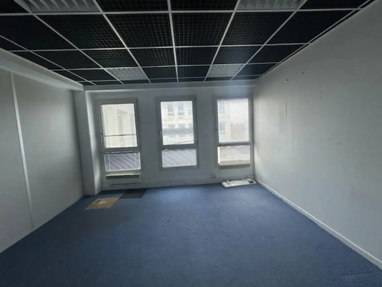 Office in Sèvres for sale - Interior Photo - Image 2 of 4