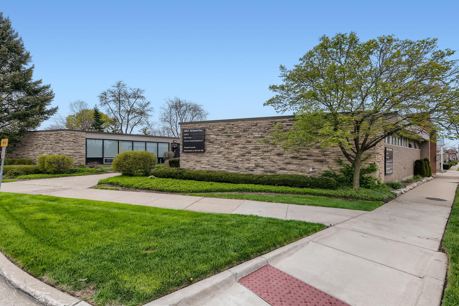 1800 E Northwest Hwy, Arlington Heights, IL à louer Photo du bâtiment- Image 1 de 29