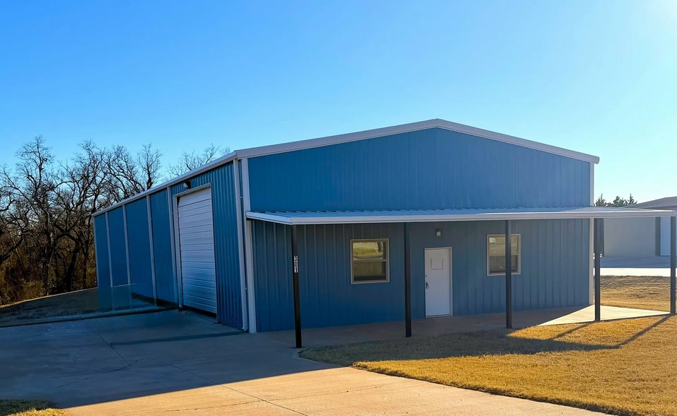 301 Koloa Ave, Edmond, OK for sale - Building Photo - Image 2 of 5