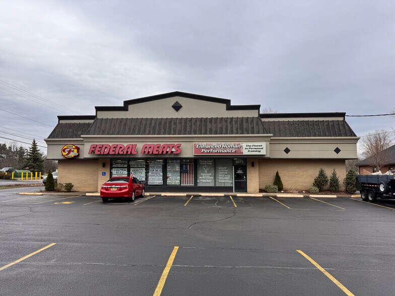 8670-8672 Main St, Buffalo, NY à vendre - Photo du bâtiment - Image 2 de 7