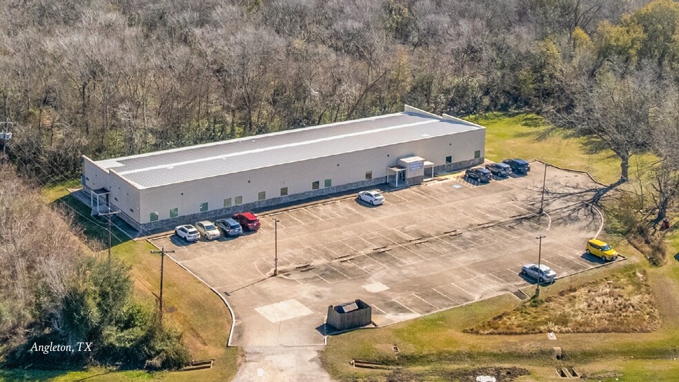 1504 E Mulberry, Angleton, TX for sale - Primary Photo - Image 1 of 1