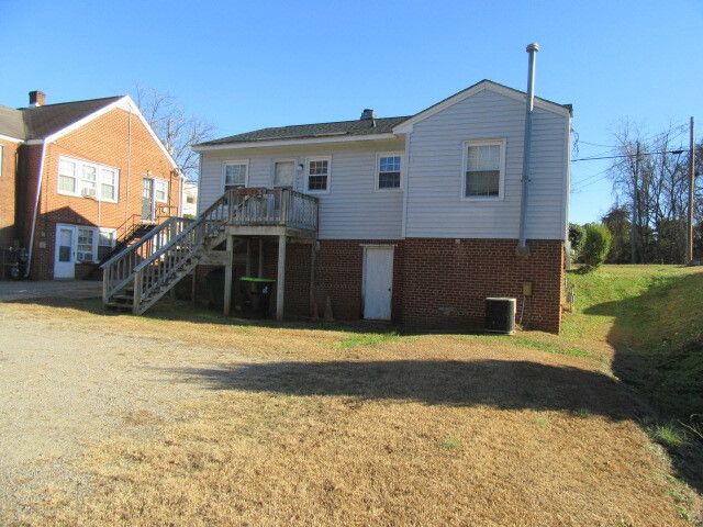 512 Carthage St, Sanford, NC à vendre - Photo du bâtiment - Image 2 de 11
