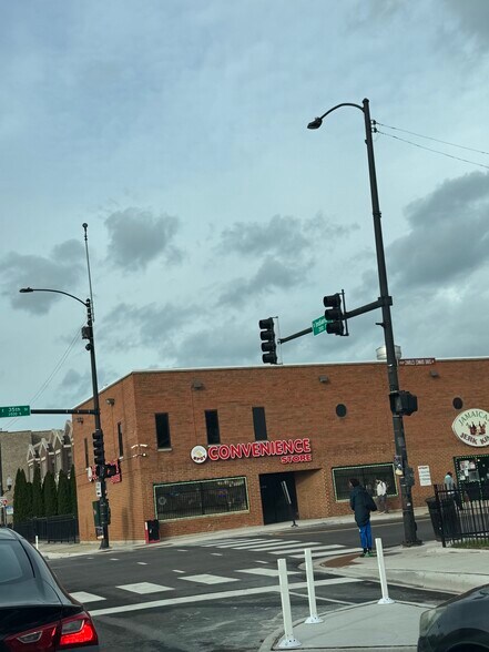 200-210 E 35th St, Chicago, IL à vendre - Photo du bâtiment - Image 2 de 4