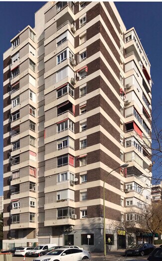 Plus de détails pour Calle Villa de Marín, 1, Madrid - Commerce de détail à louer