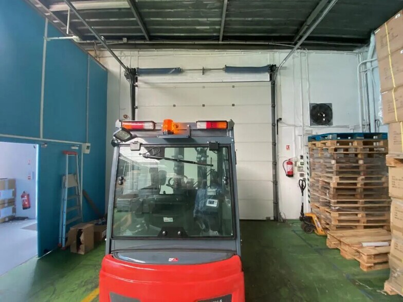 Flex dans Montreuil à louer - Photo du bâtiment - Image 3 de 7