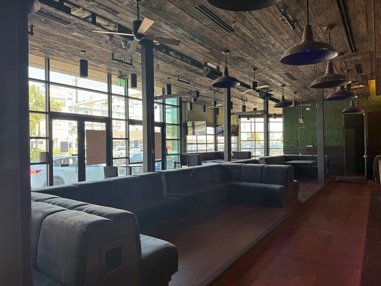 4901 Washington Ave, Houston, TX for lease - Interior Photo - Image 2 of 7