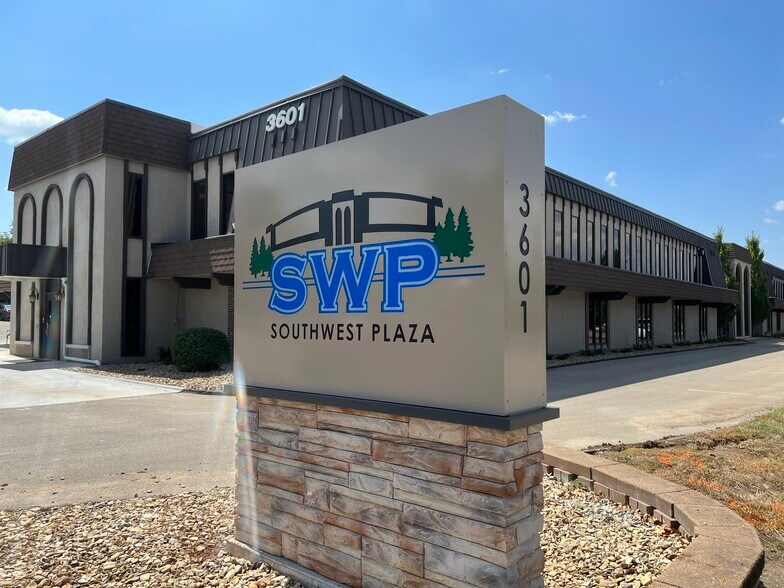 3601 SW 29th St, Topeka, KS à louer - Photo du bâtiment - Image 2 de 12