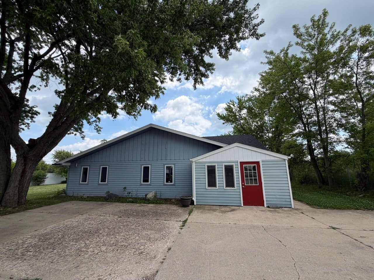 W2745 County Road D, Elkhorn, WI for lease Interior Photo- Image 1 of 12