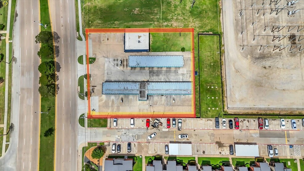 E Pioneer Pkwy and Hwy 360 portfolio of 3 properties for sale on LoopNet.ca - Building Photo - Image 1 of 13