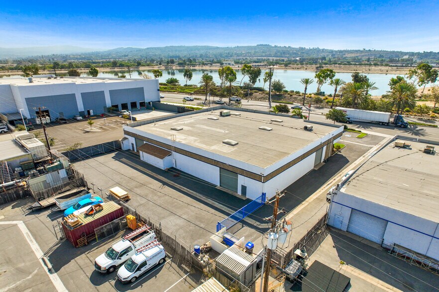 3831 E La Palma Ave, Anaheim, CA à vendre - Photo du bâtiment - Image 3 de 10