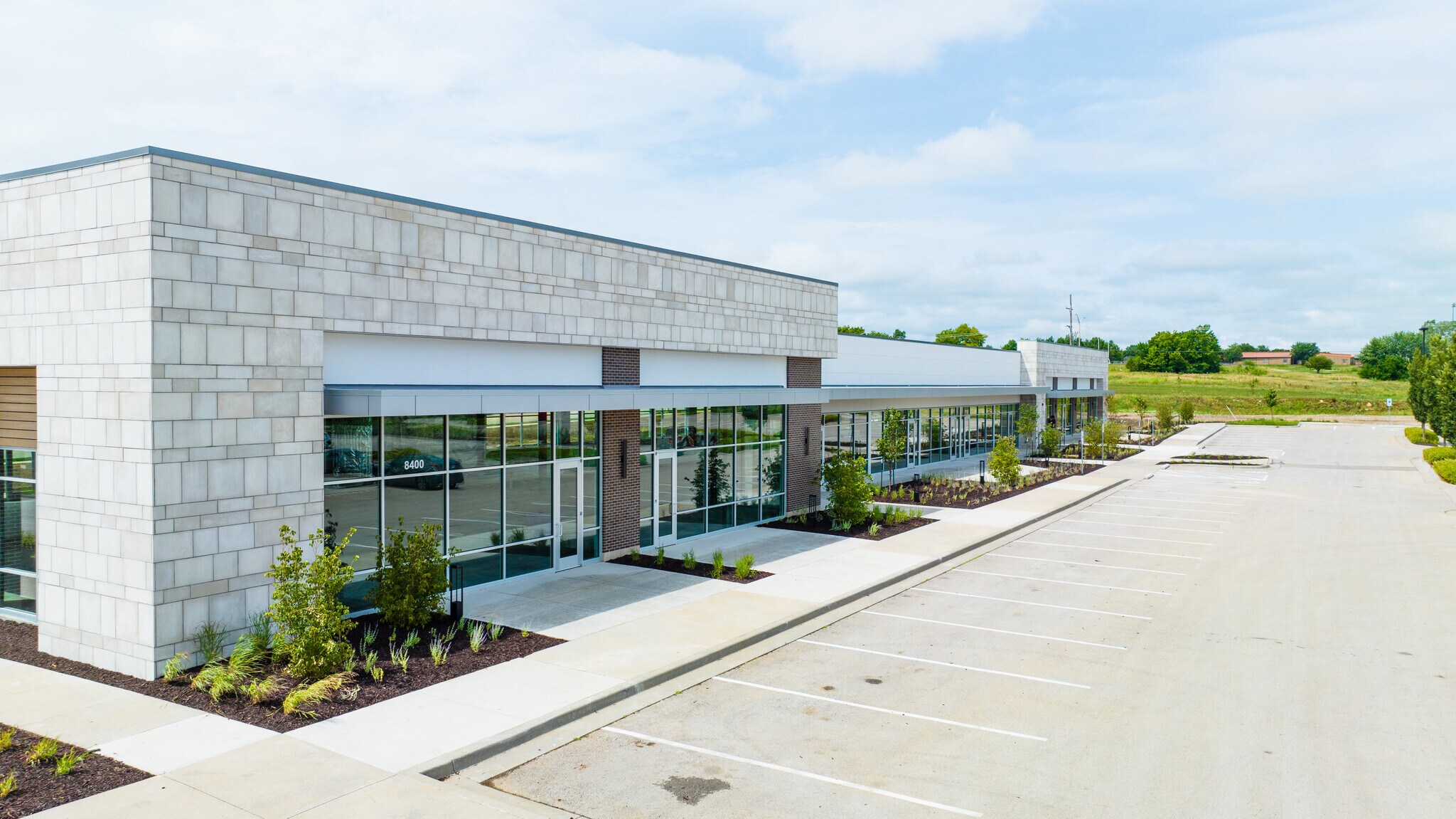 8400 W 165th Pl, Overland Park, KS for lease Primary Photo- Image 1 of 5