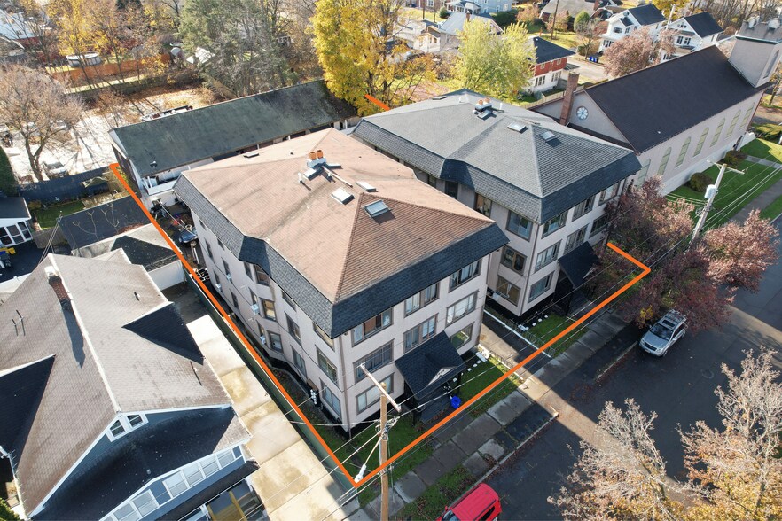 High-Yield Multifamily Portfolio portefeuille de 4 propriétés à vendre sur LoopNet.ca - Photo du bâtiment - Image 3 de 22