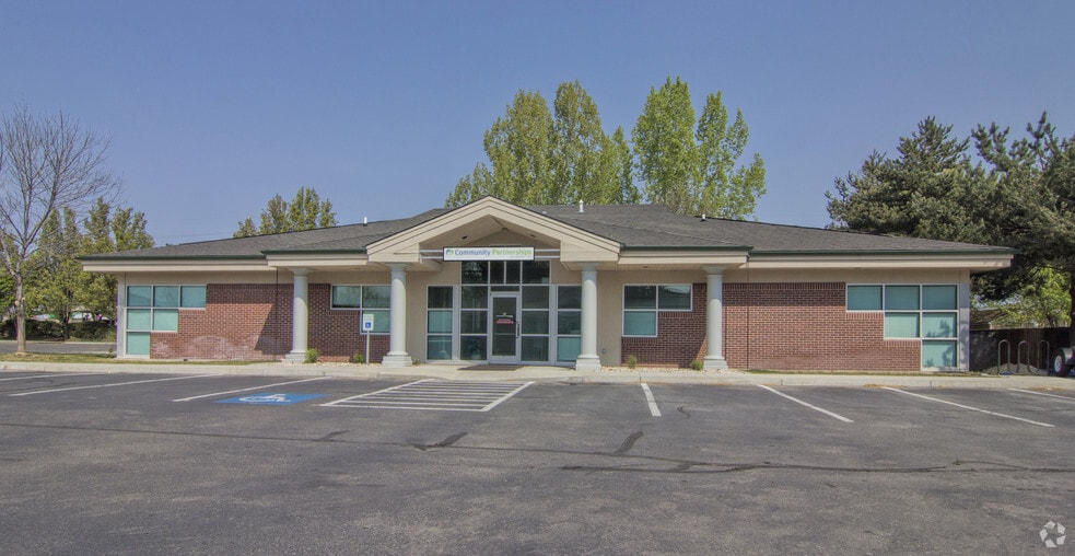 100% Occupied Triple NNN Investment portfolio of 4 properties for sale on LoopNet.ca - Primary Photo - Image 3 of 9