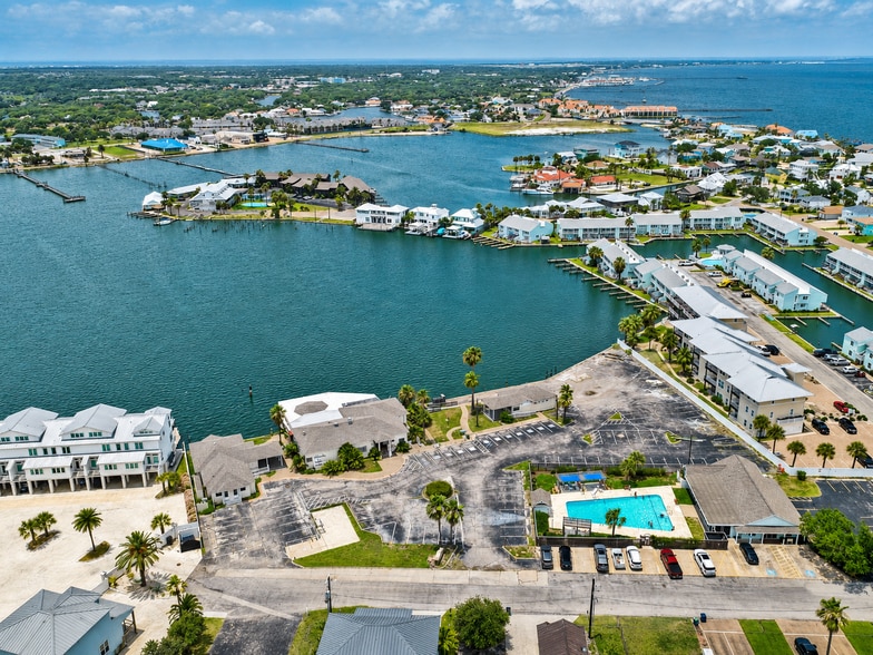 37 Mazatlan Dr, Rockport, TX à vendre - Photo du bâtiment - Image 3 de 17