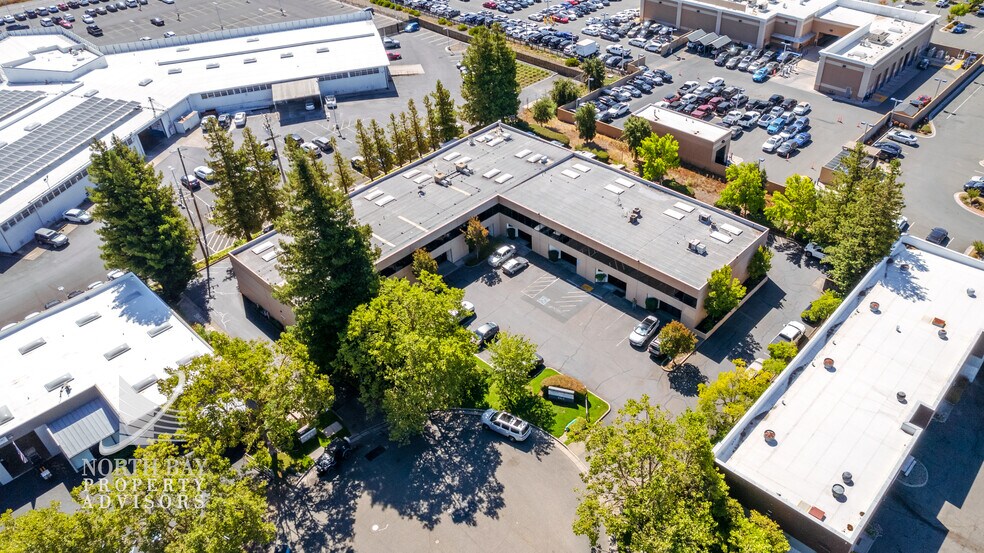 464 Kenwood Ct, Santa Rosa, CA à louer - Photo du bâtiment - Image 3 de 4