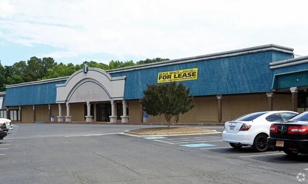 21600 Great Mills Rd, Lexington Park, MD à louer - Photo du bâtiment - Image 2 de 15