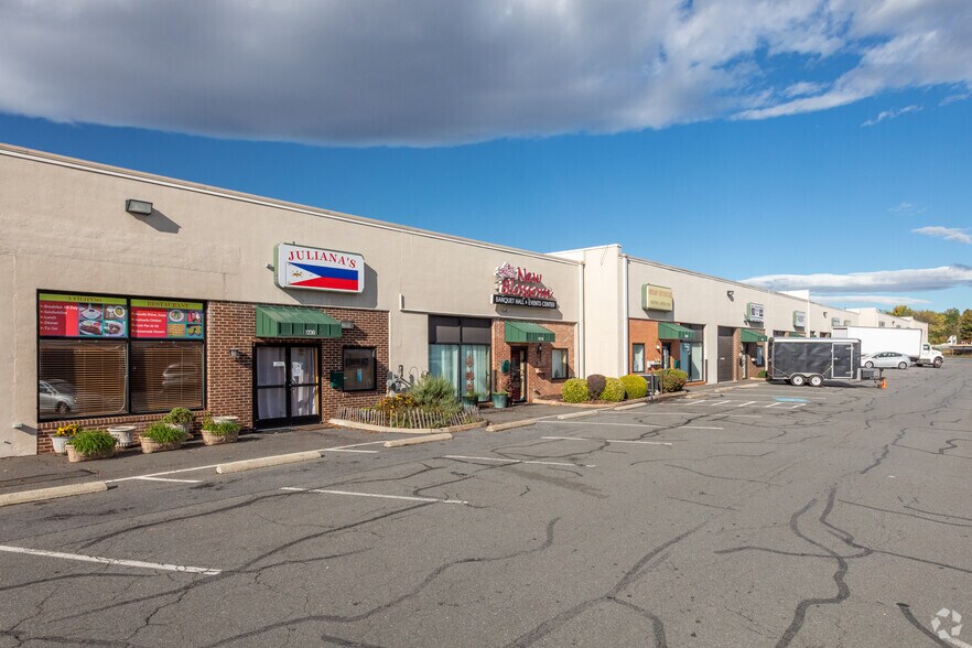 7210-7242 Nathan Ct, Manassas, VA à louer - Photo du bâtiment - Image 3 de 18