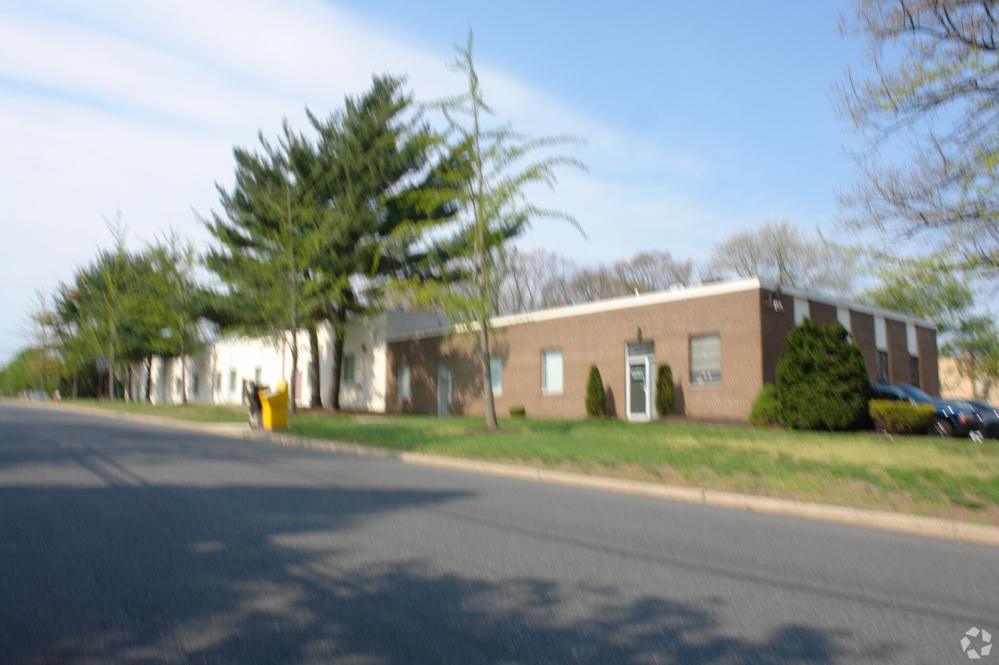 12 Elkins Rd, East Brunswick, NJ à vendre Photo principale- Image 1 de 13