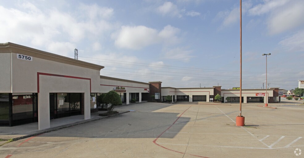 5750 Davis Blvd, North Richland Hills, TX à louer - Photo du bâtiment - Image 3 de 5