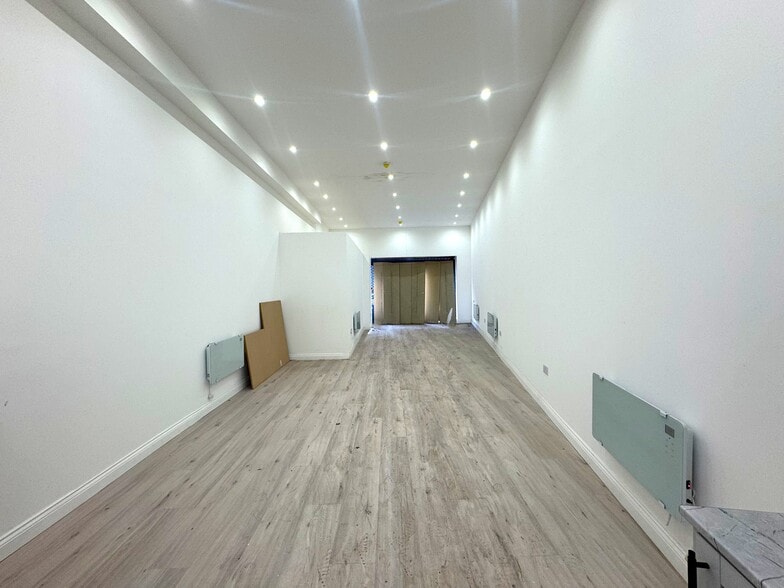 132 Wandsworth High St, London for lease - Building Photo - Image 3 of 7