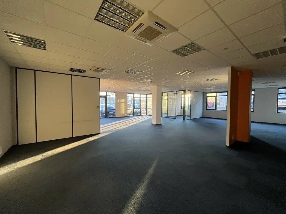 Bureau/Commerce de détail dans Villefranche-sur-Saône à louer Photo intérieure- Image 1 de 8