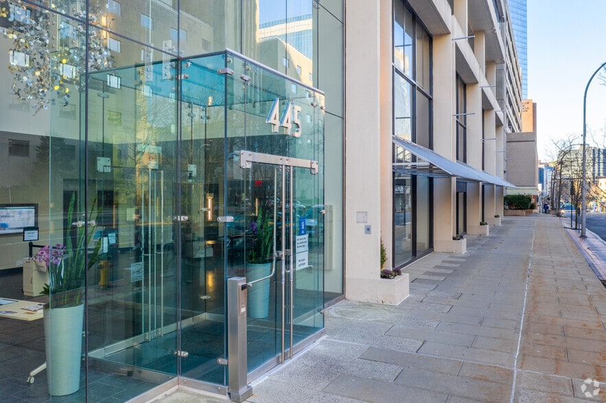 445 Hamilton Ave, White Plains, NY for lease - Building Photo - Image 3 of 11