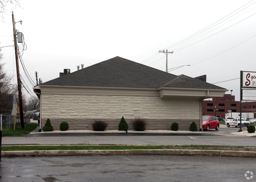 2106-2114 W Sycamore St, Kokomo, IN for sale - Building Photo - Image 2 of 4