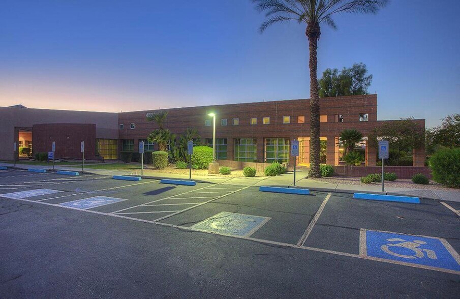 4530 E Ray Rd, Phoenix, AZ à louer - Photo du bâtiment - Image 2 de 5